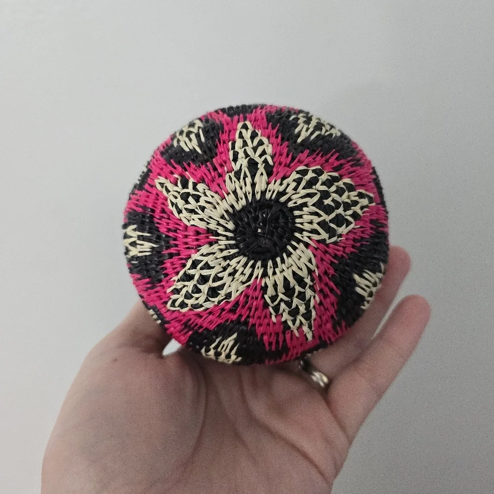Wounaan Small Woven Basket Panama Handwoven Angry Waves 3